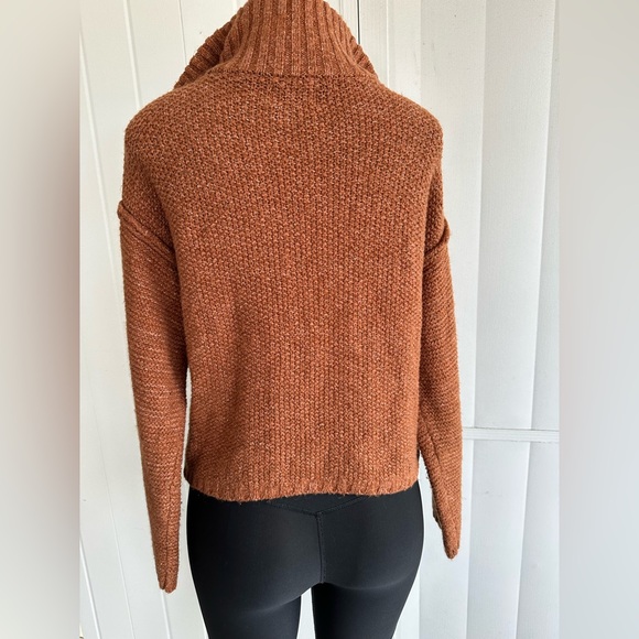 Universal Thread quarter zip mock neck pullover sweater Color Rust Size Medium - Picture 3 of 5